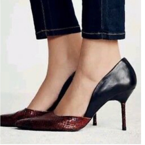 EUC Snakeskin and black stiletto pointy toe heels - Picture 2 of 10